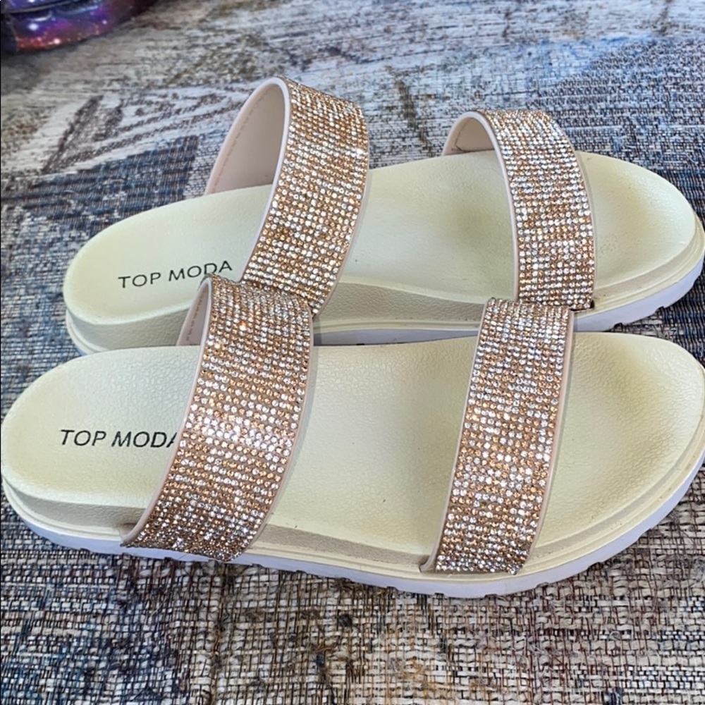 Sandals. Size 7